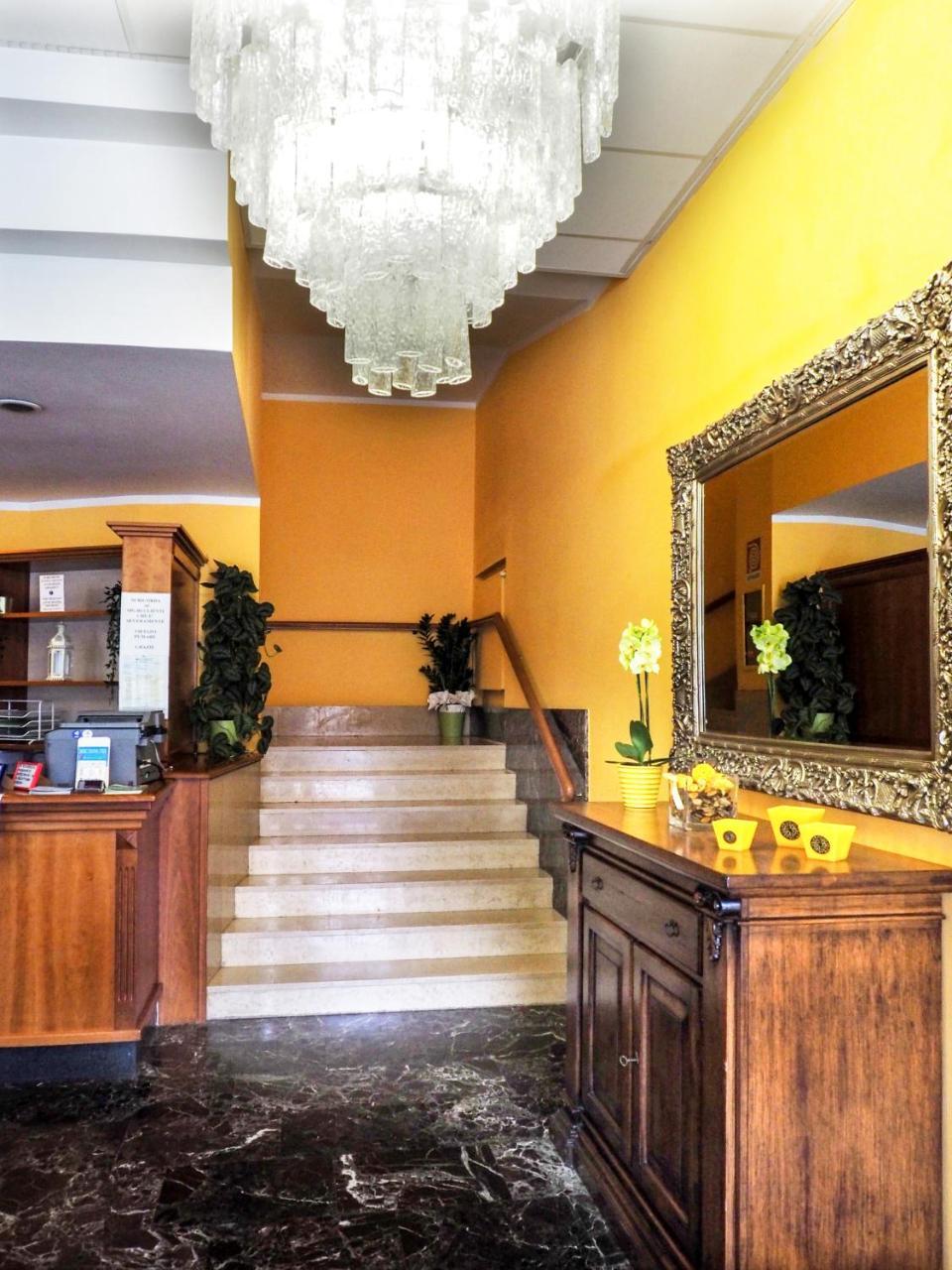 Hotel Select SantʼIlario dʼEnza Екстериор снимка