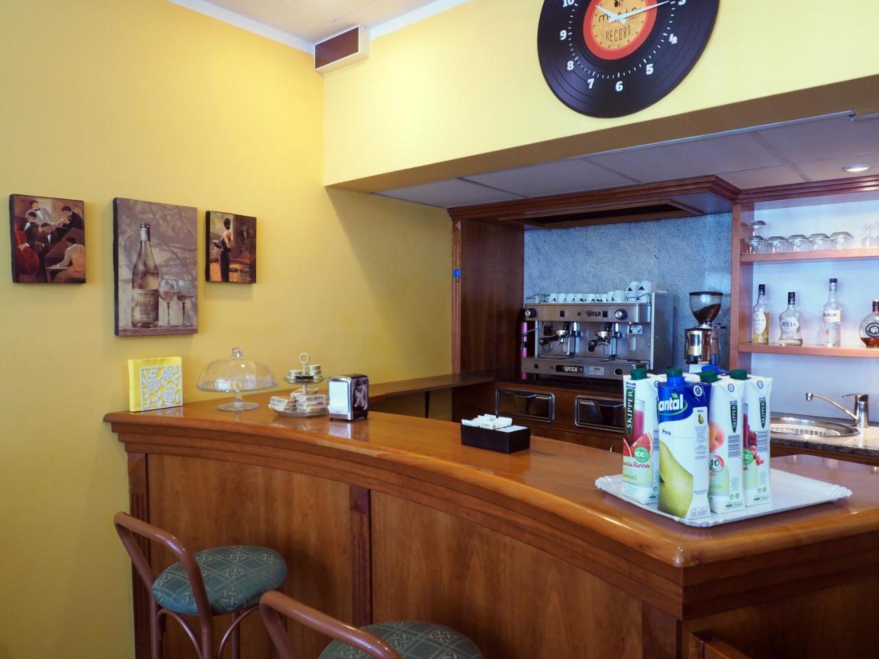 Hotel Select SantʼIlario dʼEnza Екстериор снимка