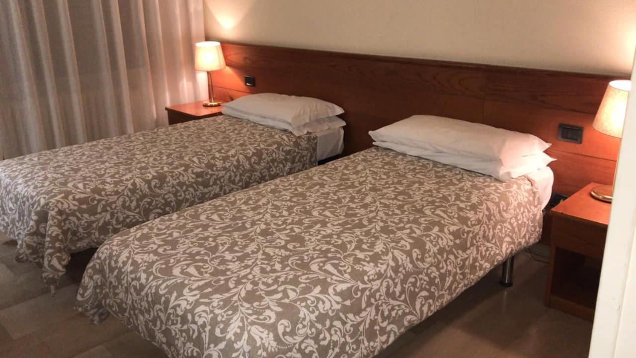 Hotel Select SantʼIlario dʼEnza Екстериор снимка
