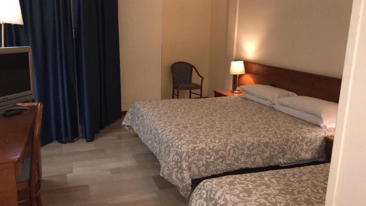Hotel Select SantʼIlario dʼEnza Екстериор снимка