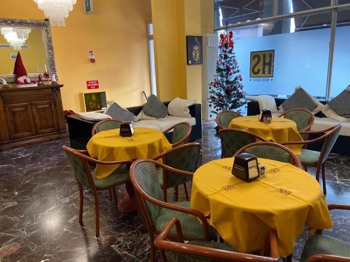 Hotel Select SantʼIlario dʼEnza Екстериор снимка